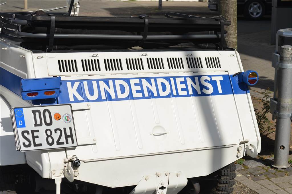 Oldtimer und Youngtimer aus dem 20. Jahrhundert kamen auf dem Huckarder Marktplatz am Sonntag (17.09.2023) zusammen. Es war eine hochinteressante Auto-Schau.