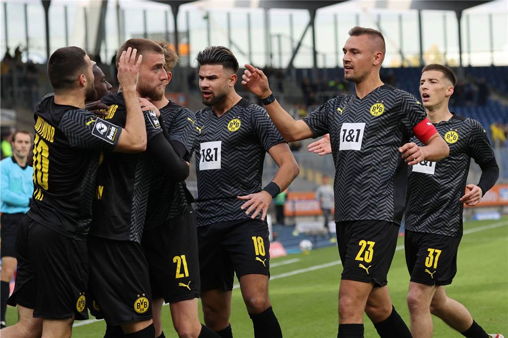 BVB-U23 erlebt wilde Partie in Braunschweig - Taz ist der tragische Held Ole Pohlmann (M.) erzielte den zwischenzeitlichen Ausgleich für die BVB-U23.