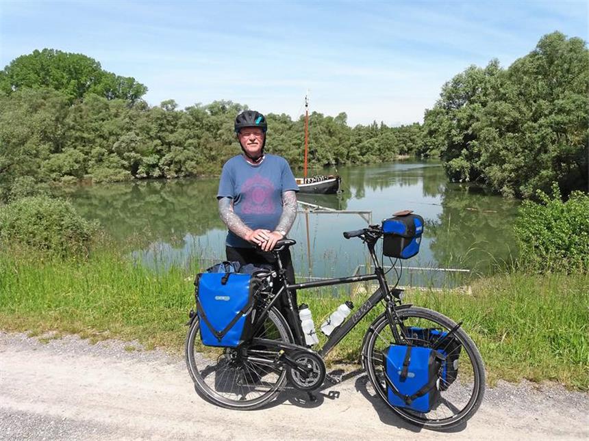 Schwerter radelt 1500 Kilometer für guten Zweck „Oli radelt!“ ist auch in diesem Jahr wieder das Motto, wenn Oliver Trelenberg aufs Rad steigt und zugunsten von „Engel mit Herz“ durch Deutschland radelt.
