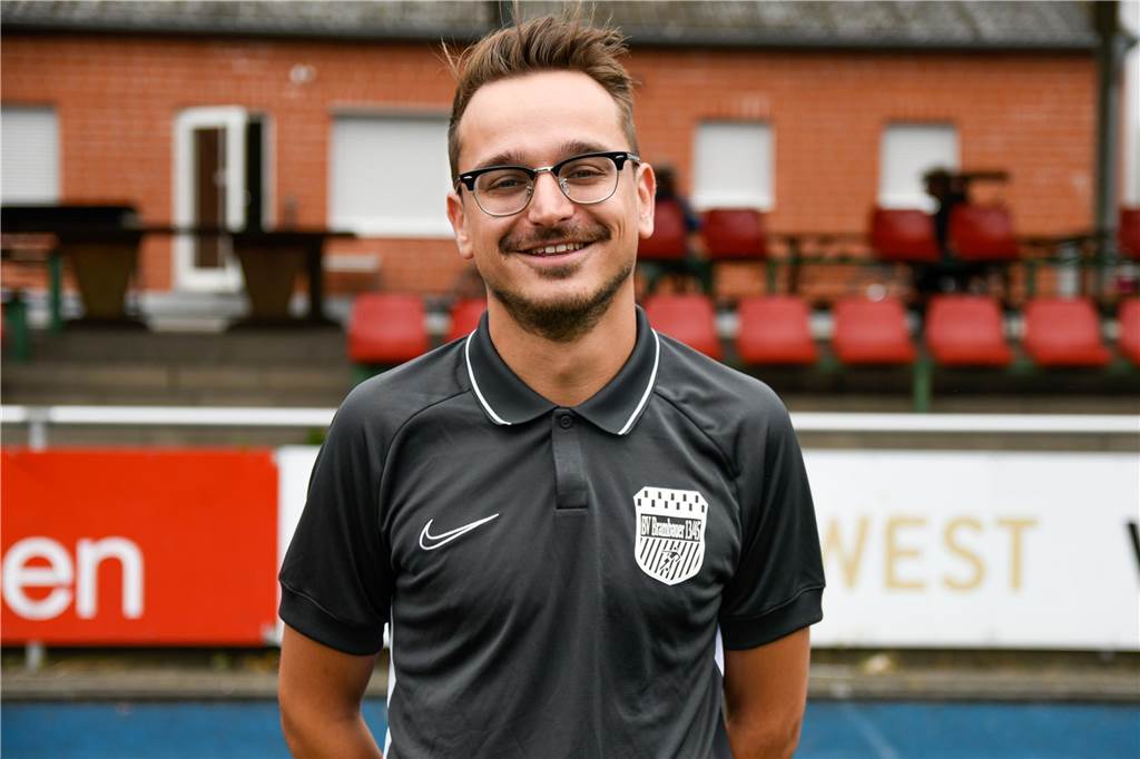 Fans des BV Brambauer bringen den Kupferkessel zum Beben Ein Profilfoto von Oliver Basdorf.