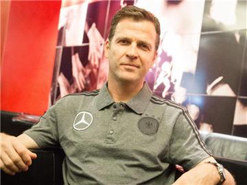 Oliver Bierhoff glaubt an eine EM-Chance von Bastian Schweinsteiger. Foto: Christian Charisius