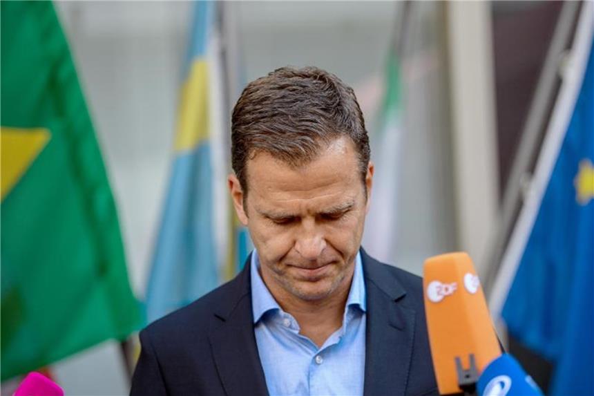 Bierhoff gesteht Fehler im Umgang mit Mesut Özil ein Oliver Bierhoff, Manager der Deutschen Fussball-Nationalmannschaft, arbeitet die Versäumnisse der WM-Vorbereitung auf. Foto: A. Arnold
