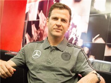 Oliver Bierhoff sieht einen möglichen Einzug der Bayern ins Champions-League-Finale zweischneidig. Foto: Christian Charisius