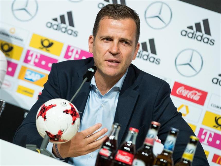 Bierhoff tendiert beim WM-Quartier zu Moskau Oliver Bierhoff sucht ein WM-Quartier im Großraum Moskau. Foto: Daniel Karmann