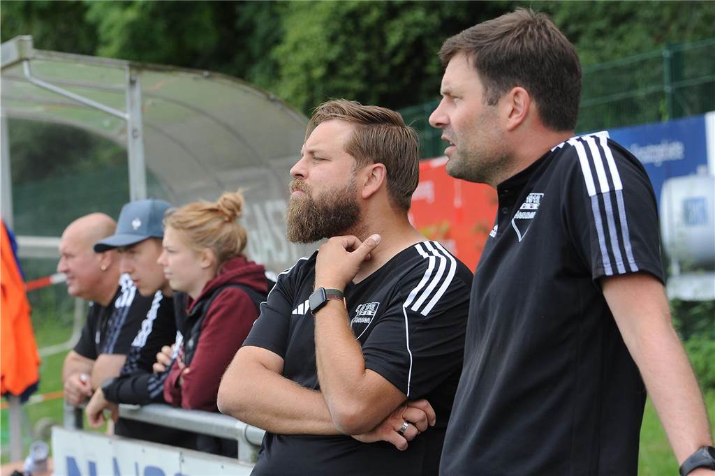 Oliver Draxler (re.) und Ben Gottstein, das Trainergespann des SC Hennen.