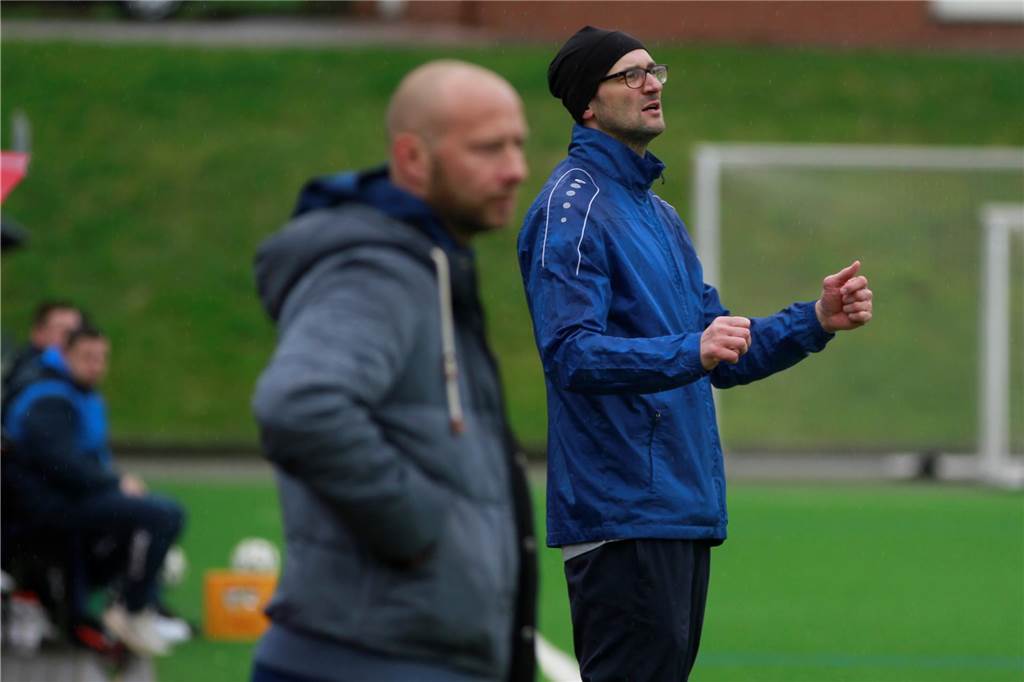 Oliver Glöden (r.) und Marcus Fischer standen erstmals als Trainerduo an der Seitenlinie des SV Herbern.