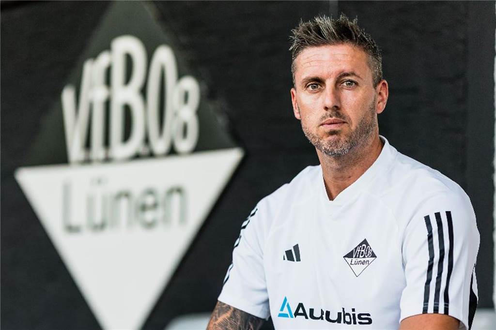 Rolle Rückwärts bei Oliver Hilkenbach?: Routinier will sich „mit Trainer zusammensetzen“ Oliver Hilkenbach im VfB-Trikot