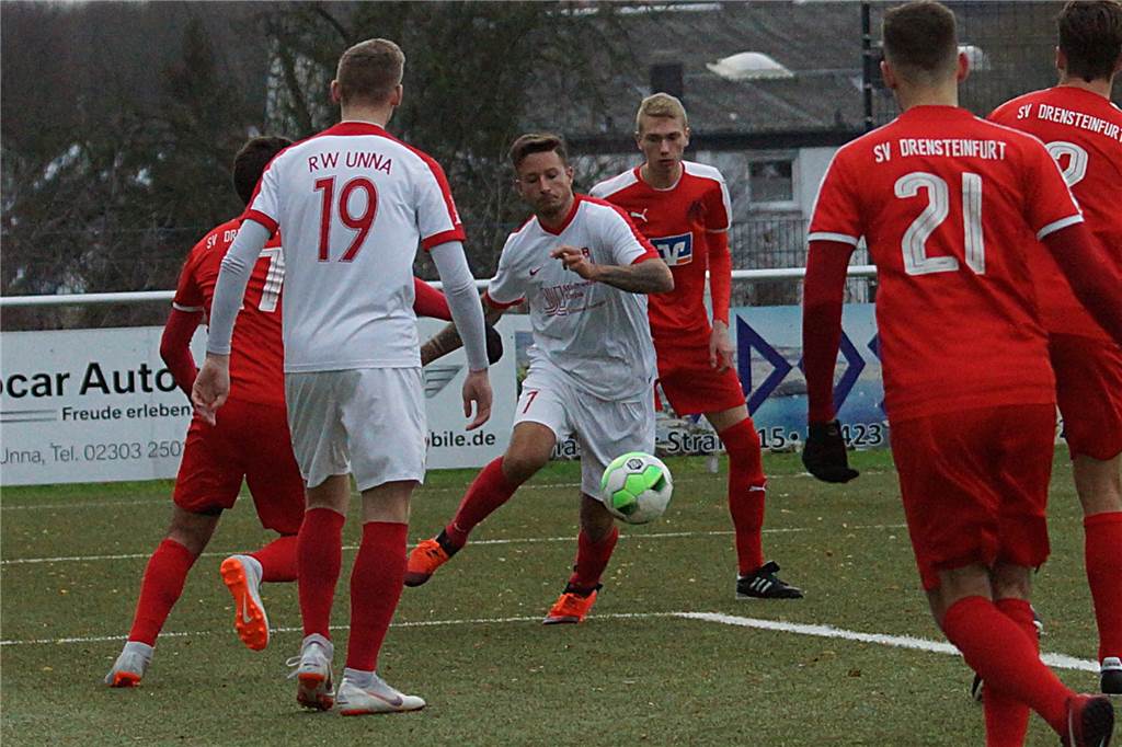 Oliver König stürmte schon zu Bezirksliga-Zeiten für RW Unna - wie hier im Match gegen den SV Drensteinfurt.