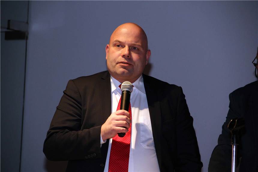 Oliver Lind von der CDU Castrop-Rauxel sagte: „Wir brauchen eine Wirtschaftsförderung, die die Wirtschaft fördert, und keine Rechtfertigung einer GmbH und eines Geschäftsführergehalts.“