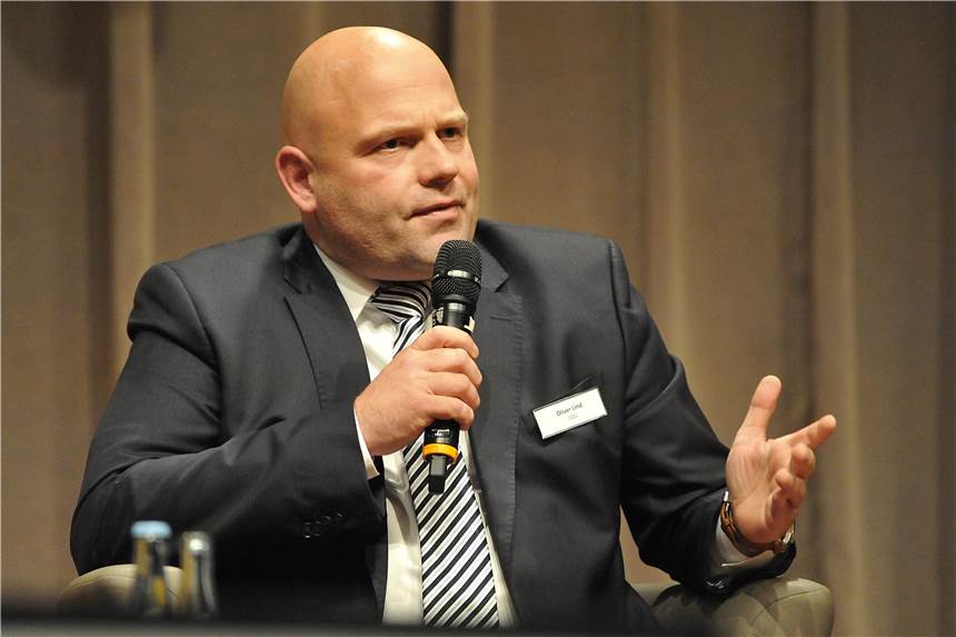 Lind als Kämmerer in Herten gestartet: CDU-Mann nahm eine SPD-Kollegin mit Oliver Lind war im Wahlkampf Bürgermeisterkandidat der CDU. Jetzt hat der Jurist als Kämmerer der Stadt Herten seine Arbeit aufgenommen.