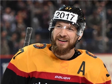 Oliver Mebus hat seinen Vertrag mit den Ice Tigers verlängert. Foto: Britta Pedersen
