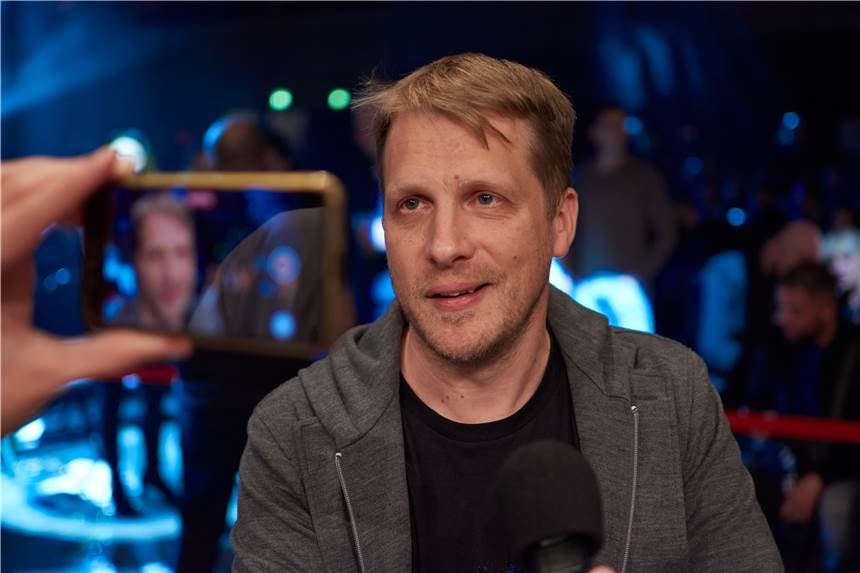 Ohrfeige gegen Oliver Pocher: Strafanzeige gestellt – Polizei ermittelt Oliver Pocher kassierte beim Box-Event in der Westfalenhalle eine schallende Ohrfeige.