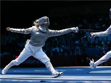 Olympiasiegerin Mariel Zagunis (l) hat ihr Halbfinale verloren. Foto: Jonathan Brady