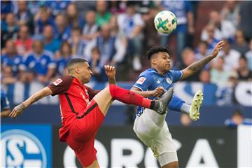 Omar Mascarell, hier noch gegen Schalke im Einsatz, will mit den Königsblauen Titel gewinnen.