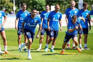 Omar Mascarell (l.) absolvierte seine erste Trainingseinheit auf Schalke.