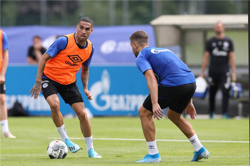 Omar Mascarell will seine zweite Chance nutzen Omar Mascarell (l.) will in seinem zweiten Schalke-Jahr durchstarten.