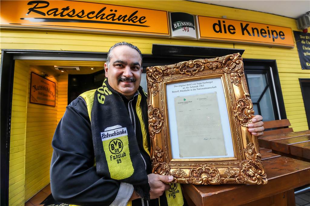 #KeinKatarInMeinerKneipe: Droht der WM-Boykott in Dortmunder Kneipen? Omid Ghorbanazar ist Wirt der Ratsschänke“, einer laut eigener Aussage sehr „fußballorientierten“ Kneipe.