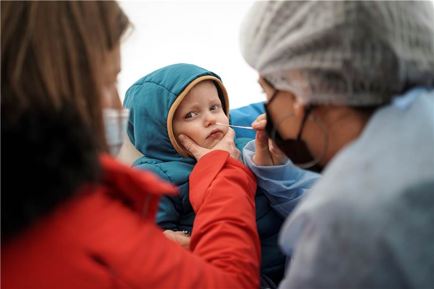 Omikron: Wie gefährlich ist die Virusvariante für Kinder? Omikron ist hochansteckend – auch für Kinder.