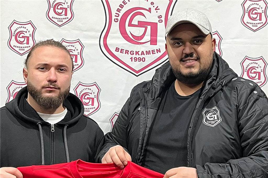 Gurbet Spor Bergkamen verstärkt sich: Stürmer von der IG Bönen kommt Onur Öncü von Gurbet Spor Bergkamen freut sich über die Zusage von Varlikhan Karakök (l.).