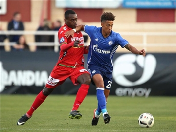 Oostendes Landry Nany Dimata (l.) kommt nach Wolfsburg. Foto: Tim Rehbein