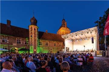Open Air-Konzerte plant Dirk Klapsing im Innenhof von Schloss Raesfeld.