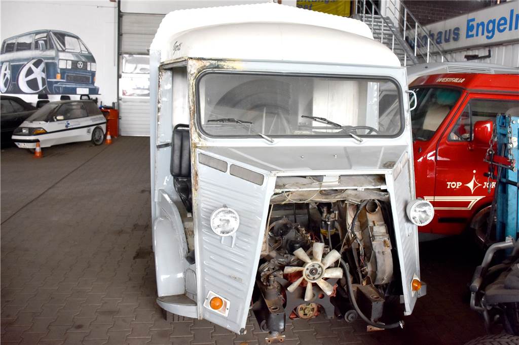 Gerti ist fast zurück: Oldtimer von Wein Miedecke wird wiederbelebt Gerti, der Citroen HY von Wein Miedecke in der Werkstatt