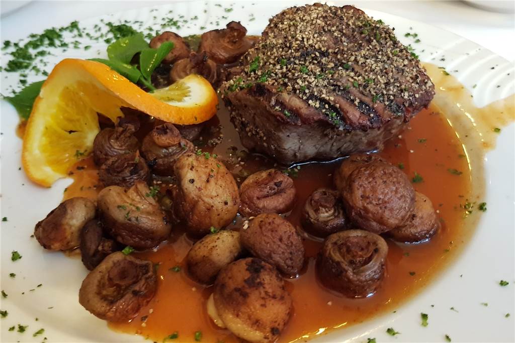 „Mama Livia“ fehlt in der Küche die klare Linie - aber der Service überzeugt komplett Optisch war das Filetsteak ein Highlight, geschmacklich wusste es nicht ganz zu überzeugen.