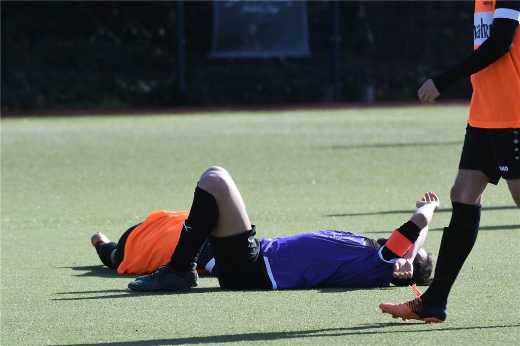 Orangene Leibchen mussten die Kreisliga-B-Fußballer von Eintracht Ickern II für das Duell mit RSV RSV Holthausen überstreifen. Durch Tore von Kevin Moranjkic und Cihangir Sahinli gelang dem Schlusslicht ein 2:0-Sieg, durch den es nach Punkte zum Vorletzten SG Castrop II aufschloss.