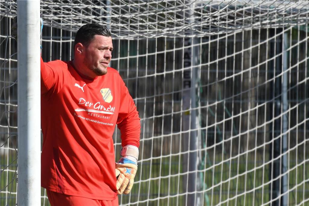Orangene Leibchen mussten die Kreisliga-B-Fußballer von Eintracht Ickern II für das Duell mit RSV RSV Holthausen überstreifen. Durch Tore von Kevin Moranjkic und Cihangir Sahinli gelang dem Schlusslicht ein 2:0-Sieg, durch den es nach Punkte zum Vorletzten SG Castrop II aufschloss.