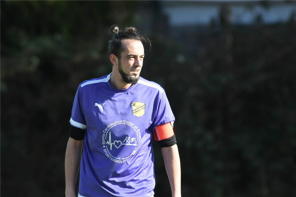 Orangene Leibchen mussten die Kreisliga-B-Fußballer von Eintracht Ickern II für das Duell mit RSV RSV Holthausen überstreifen. Durch Tore von Kevin Moranjkic und Cihangir Sahinli gelang dem Schlusslicht ein 2:0-Sieg, durch den es nach Punkte zum Vorletzten SG Castrop II aufschloss.