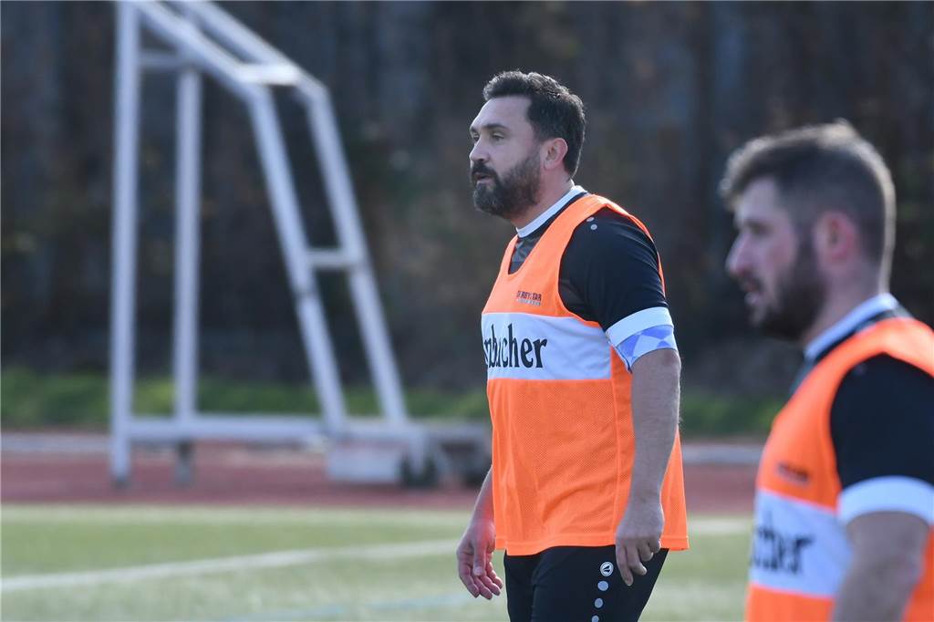 Orangene Leibchen mussten die Kreisliga-B-Fußballer von Eintracht Ickern II für das Duell mit RSV RSV Holthausen überstreifen. Durch Tore von Kevin Moranjkic und Cihangir Sahinli gelang dem Schlusslicht ein 2:0-Sieg, durch den es nach Punkte zum Vorletzten SG Castrop II aufschloss.