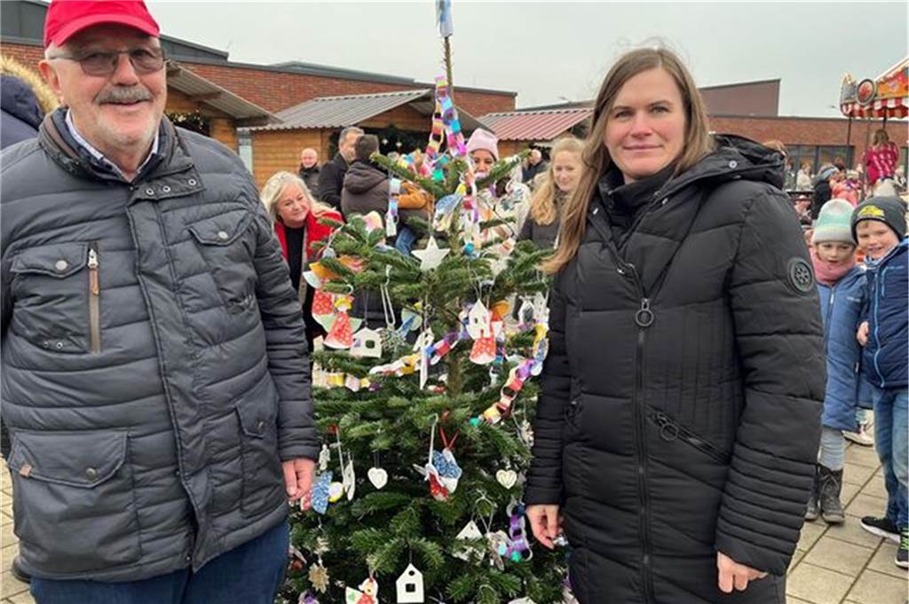 Mr. Trucker Kinderhilfe lädt zu ihrem beliebtem Weihnachtsmarkt ein Norbert Holz mit Carmen Wemhoff