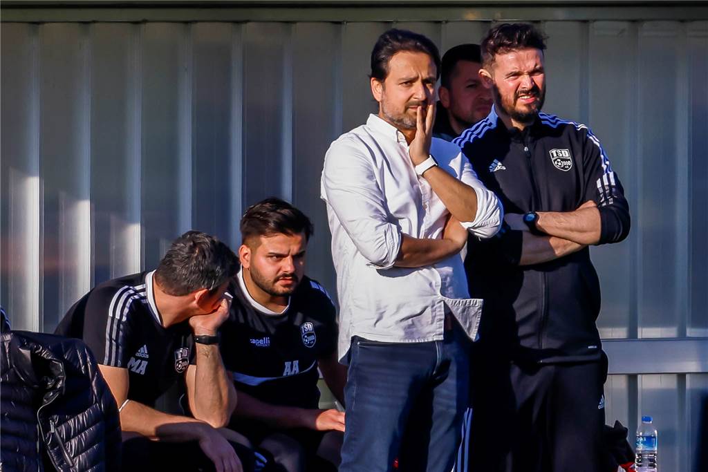 Türkspors Teammanager bleibt bei seiner Kritik am Team: Und bewundert einen Dortmunder Klub Orhan Özkara (l.) konnte die Kritik seines Teammanagers nicht ganz nachvollziehen.