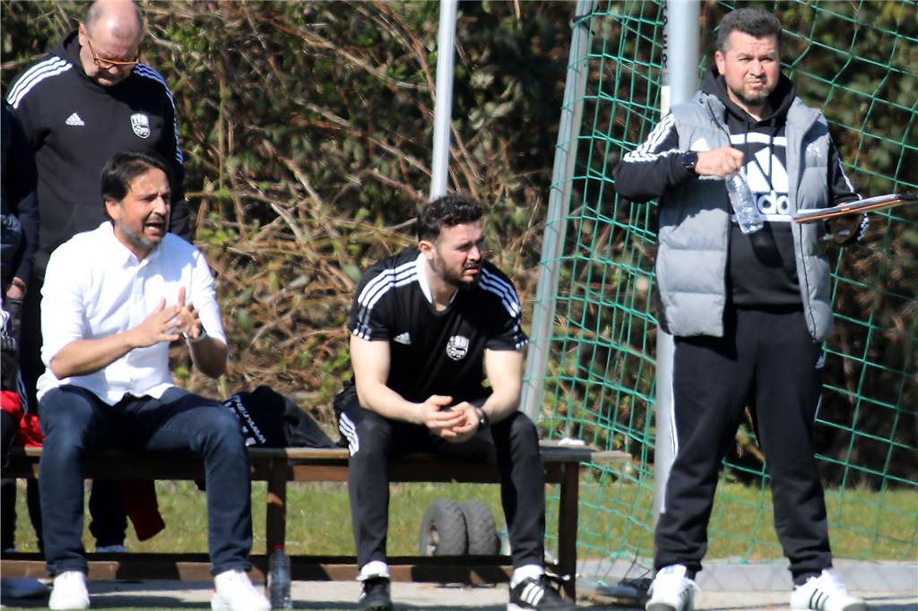 Haben muslimische Fußballer einen Nachteil während Ramadan? „Man spürt schon Leistungsschwankungen“ Orhan Özkara (l.) weiß, wie hart das Fasten für Sportler sein kann.