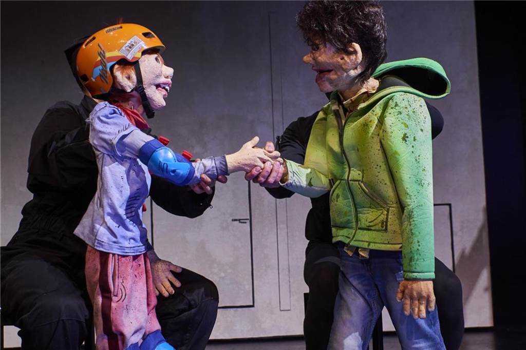 Märchen ganz modern: Diese Stücke für Kinder gibt es in den Theatern der Region Oskar und Rico (gespielt von Seth Tietze und Daniel Jeroma) freunden sich an. Gemeinsam machen sie sich auf die Spuren des Kindesentführers „Mister 2000“.