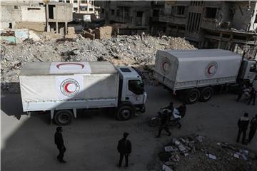 Ost-Ghuta vor den Toren der Hauptstadt Damaskus hat seit Mitte Februar die heftigsten Luftangriffe der Regierung seit Beginn des Syrien-Krieges 2011 erlebt. Auch am Tag der Hilfslieferung gingen die Bombardements weiter Foto: Samer Bouidani