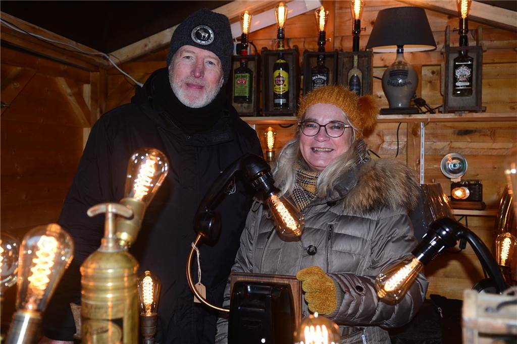 Viele Fotos vom Weihnachtsmarkt: Schafe, Heilige Drei Könige und viele Besucher