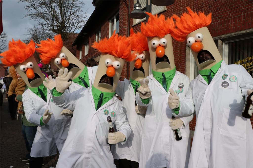 Ottenstein im Ausnahmezustand: An Rosenmontag machten Teilnehmer und Besucher des Karnevalsumzugs das Dorf zu einem echten Tollhaus.
