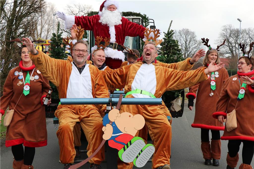Ottenstein im Ausnahmezustand: An Rosenmontag machten Teilnehmer und Besucher des Karnevalsumzugs das Dorf zu einem echten Tollhaus.