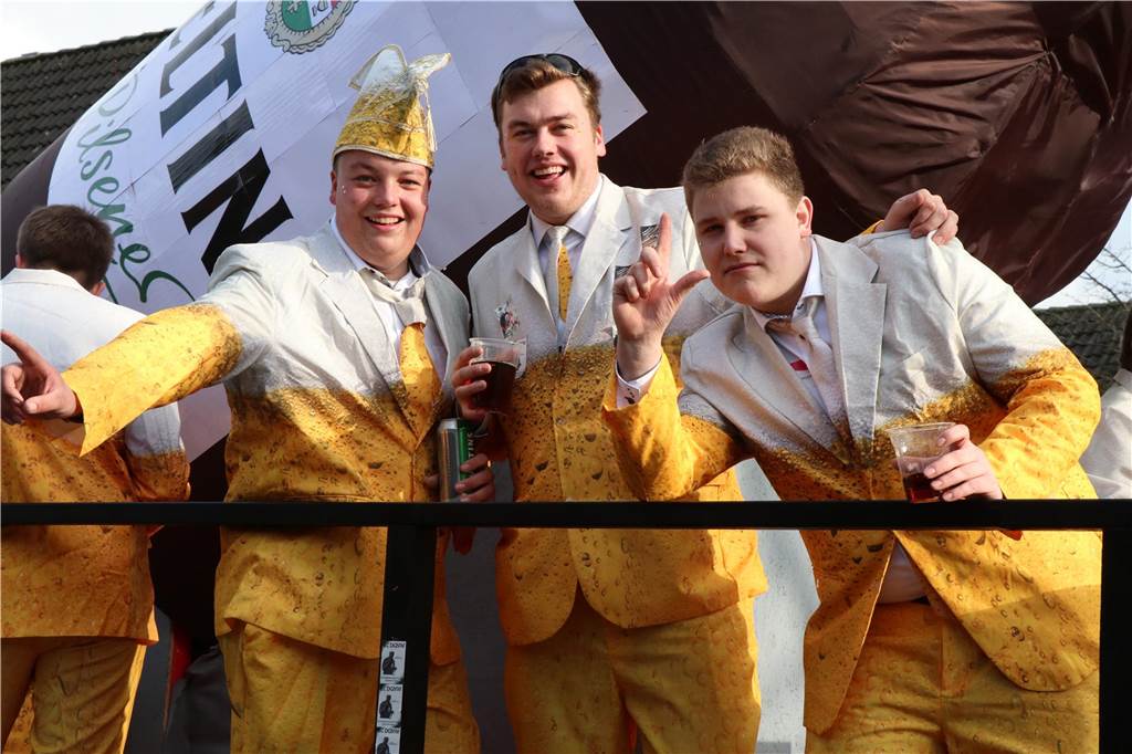 Ottenstein im Ausnahmezustand: An Rosenmontag machten Teilnehmer und Besucher des Karnevalsumzugs das Dorf zu einem echten Tollhaus.