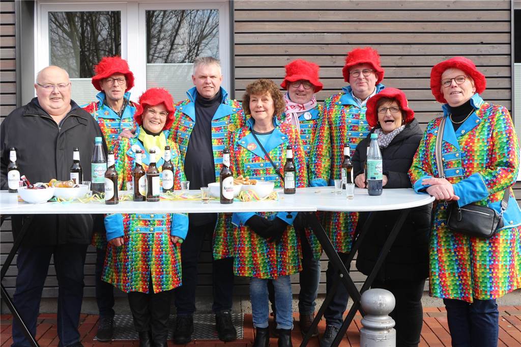 Ottenstein im Ausnahmezustand: An Rosenmontag machten Teilnehmer und Besucher des Karnevalsumzugs das Dorf zu einem echten Tollhaus.