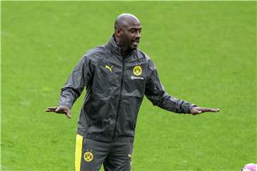 Otto Addo fungiert derzeit als Co-Trainer bei den BVB-Profis. Ab der kommenden Saison wird er wieder als Toptalente-Trainer arbeiten.