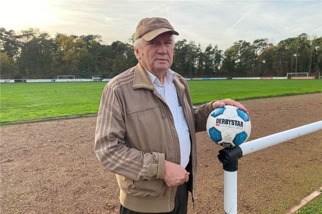 Der erste Frauen-Fußballverein in Haltern: Ein langer Weg zur Akzeptanz Otto Schröder ist heute Ehrenvorsitzender des Vereins SuS Concordia Flaesheim 1969.