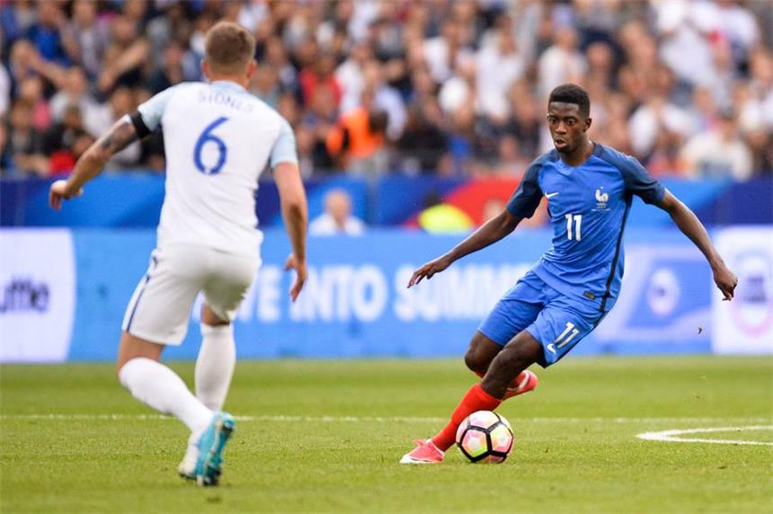 Ousmane Dembele (r.) wurde nicht in den Kader der französischen Nationalmannschaft berufen.