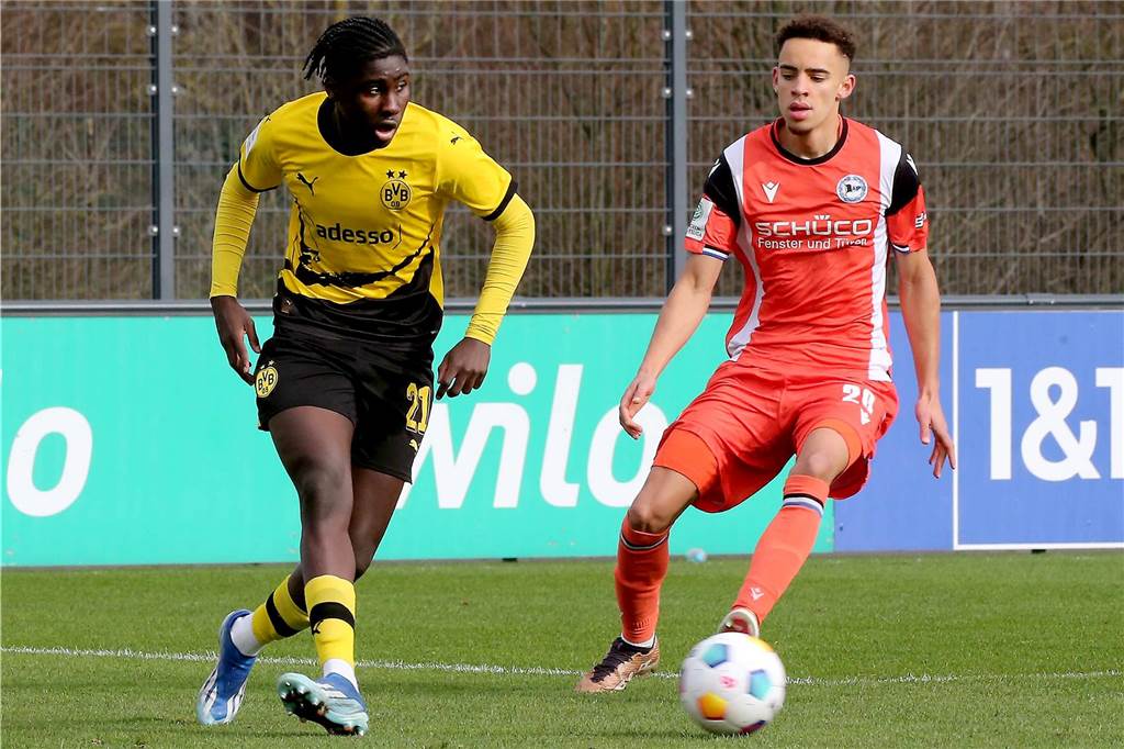 Ousmane Diallo (l.) erzielte das 1:0 für Borussia Dortmund.