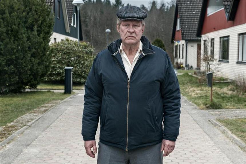 Ein Mann namens Ove Ove (Rolf Lassgard) macht seinen Mitmenschen das Leben schwer. Foto: Concorde Filmverleih/ARD Degeto