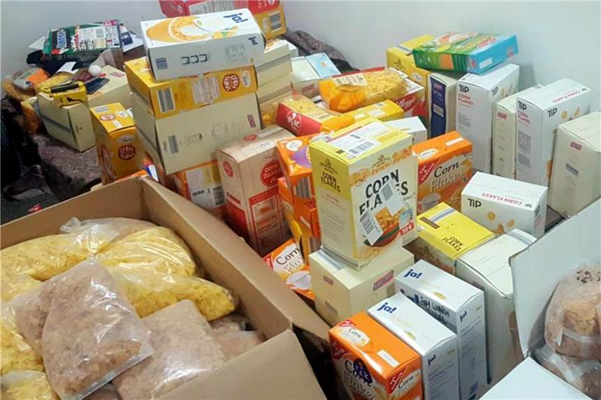 Massenhaft Cornflakes an DFB-Zentrale: Fans protestieren Packungen mit Cornflakes liegen in der DFB-Zentrale. Der Fußball-Verband spendet die Frühstücksflocken der Tafel Deutschland. Foto: DFB