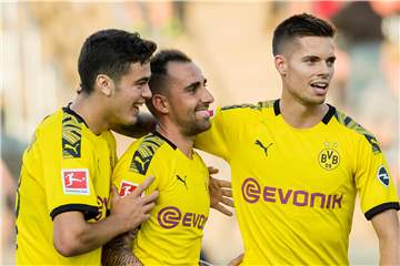 Paco Alcacer (M.) brachte den BVB gegen Liverpool früh in Führung.