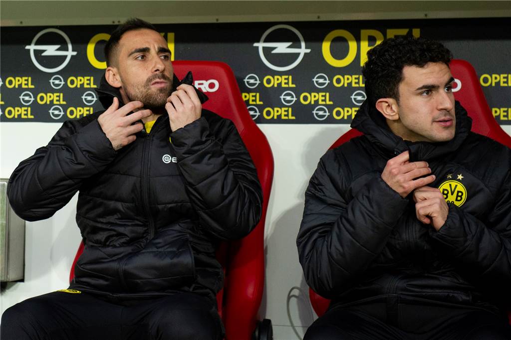 Das bedeutet der Transfer von Erling Haaland für die anderen BVB-Angreifer Paco Alcacer musste beim BVB zuletzt regelmäßig auf der Bank Platz nehmen.