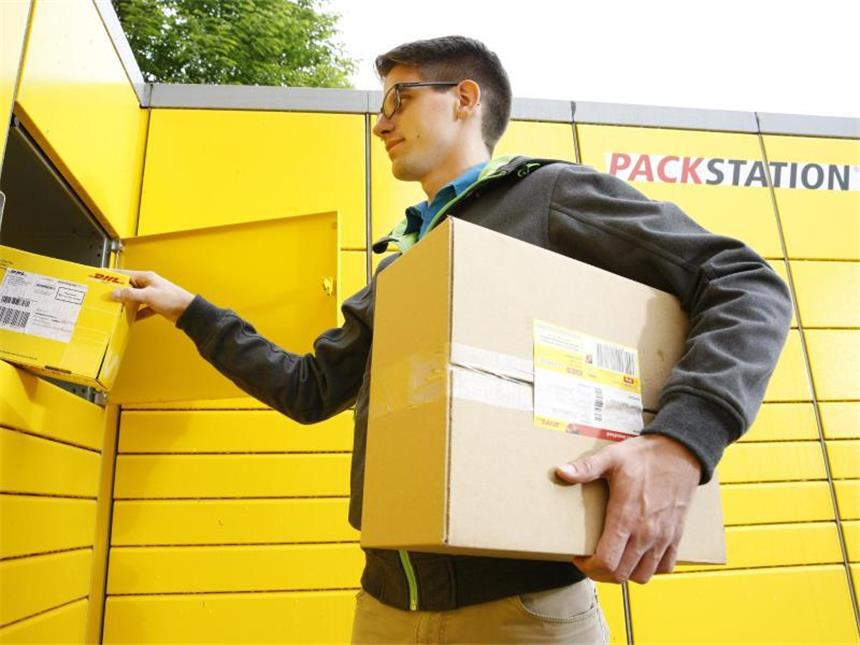 Zustellung nach Maß: Wie Pakete beim Empfänger landen Pakete bequem empfangen: Über die Packstation können DHL-Kunden rund um die Uhr Sendungen abholen, aber auch frankierte Sendungen verschicken. Foto: Deutsche Post DHL Group